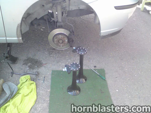 Detail of Shocker XL train horn plumbing on 2004 Ford Focus HornBlasters gallery photo 5