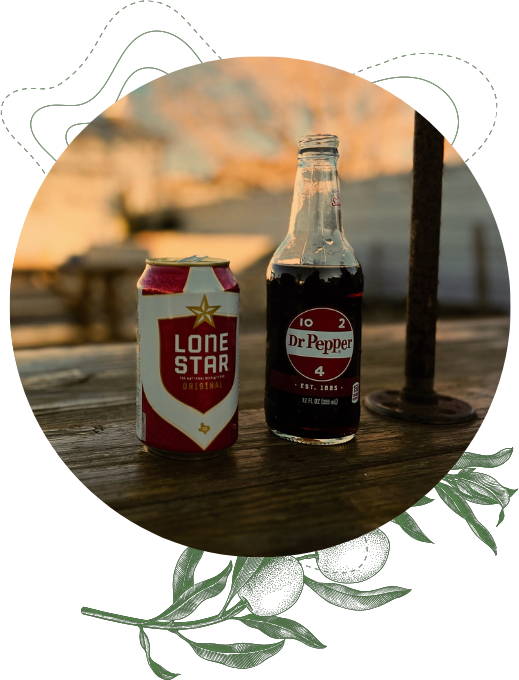 Glass bottle and can of Lone Star 
