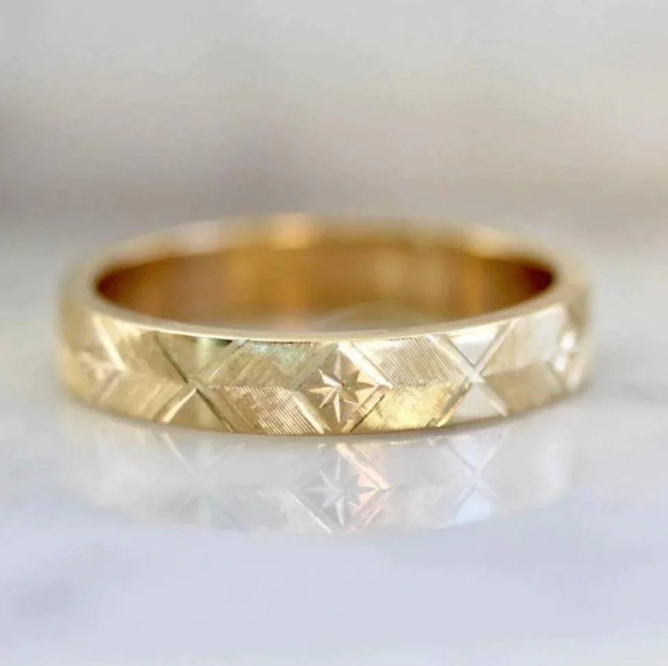 4mm starburst engraved gold promise ring