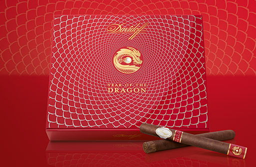 Davidoff Year of the Dragon Zigarrenbox mit gekreuzten Double-Corona-Zigarren davor.