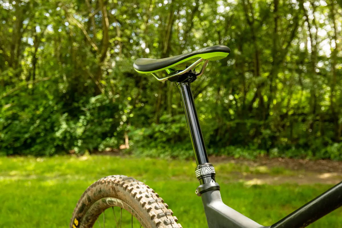 devinci spartan with a pnw components rainier gen 3 and marzocchi bomber z1