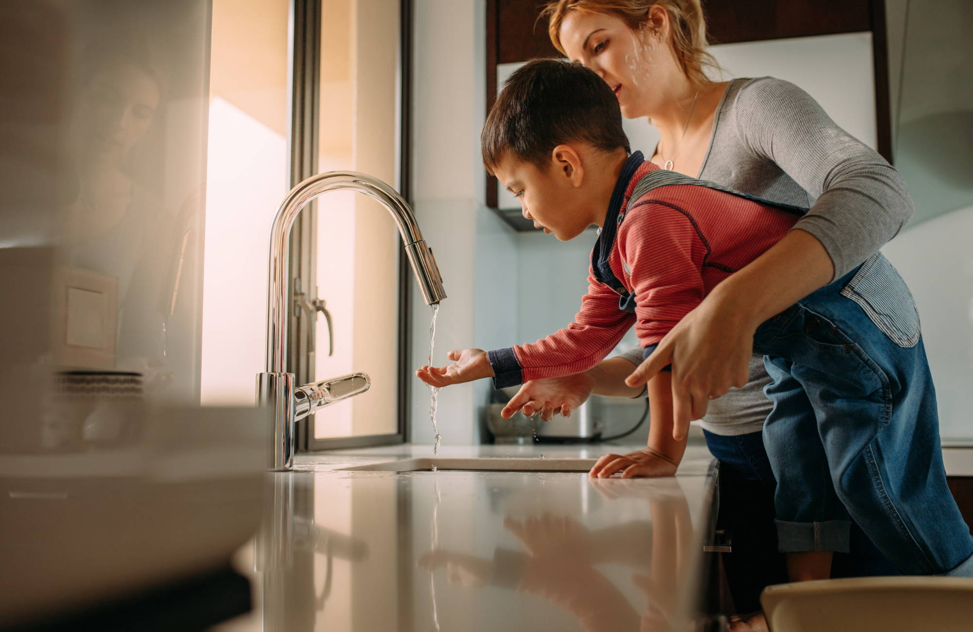 Lave as mãos com água filtrada por osmose reversa em toda a casa