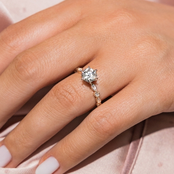 vertraging Snooze map 8 Most Affordable Engagement Rings That Look Expensive [MiaDonna]
