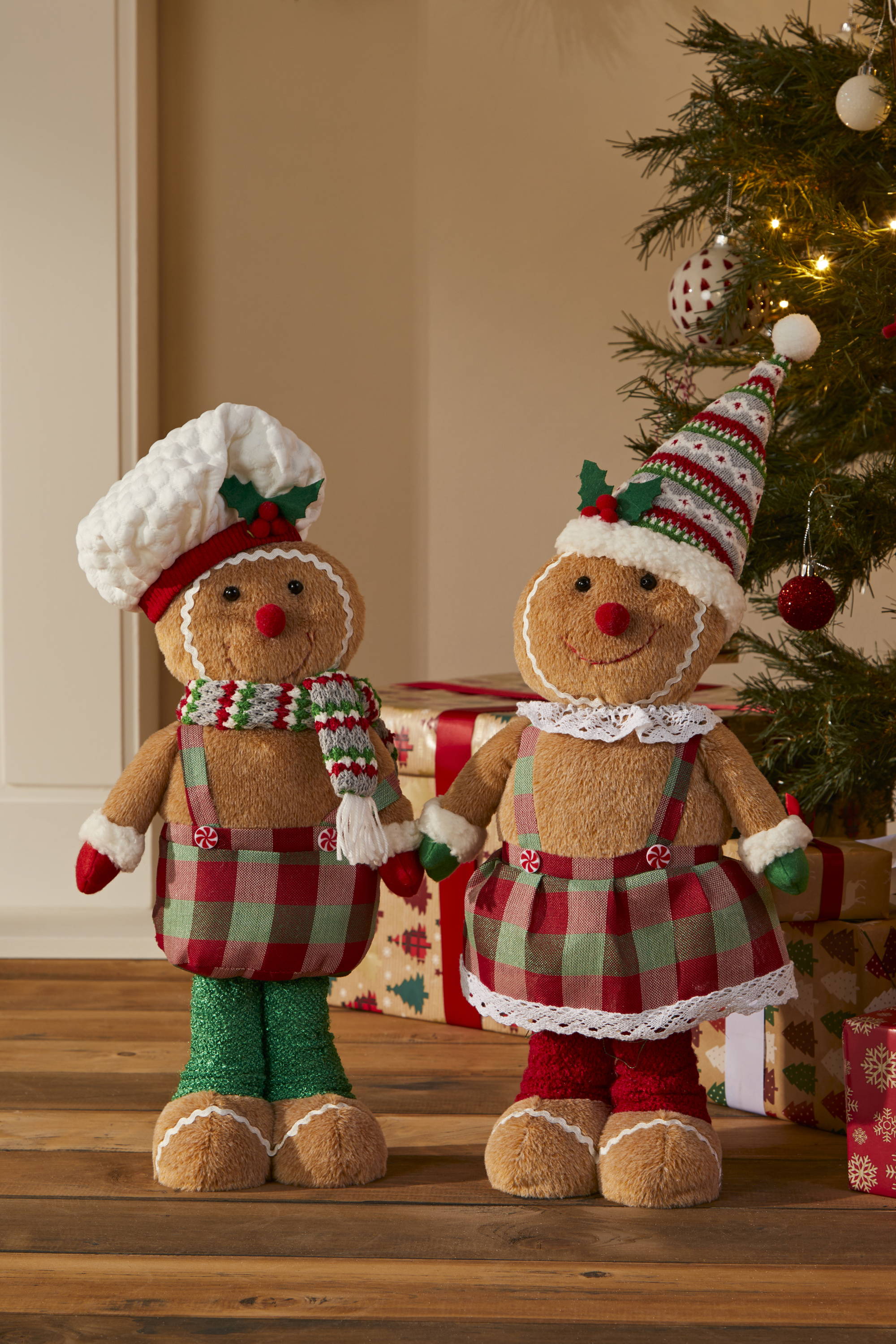 Gingerbread plush figures boy and girl