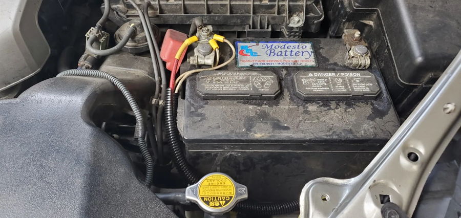 Modesto battery red terminal fuse box yellow coolant cap engine bay Guillermo's Toyota Sienna Conductor's Special 2HB gallery photo 2