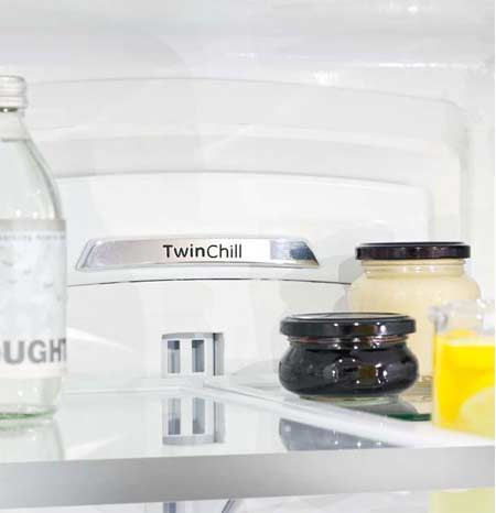  Refrigerator with TwinChill Evaporators