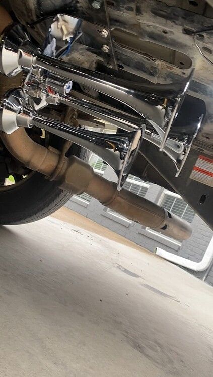 Troy's 2012 Ford F250 Lariat Crewcab Train Horn Install