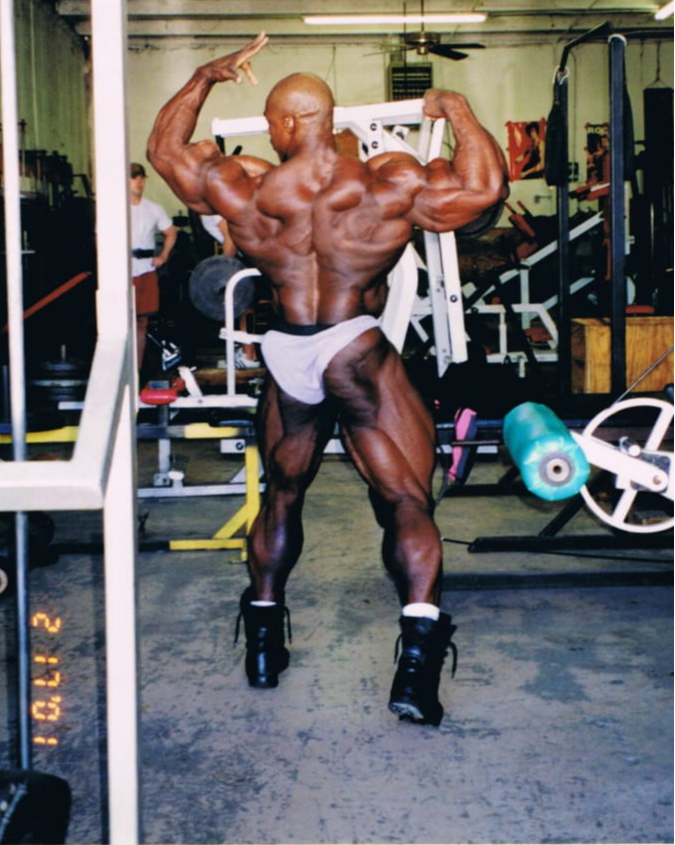 Ronnie Coleman rare photos 2 weeks out from the arnold classic 2001