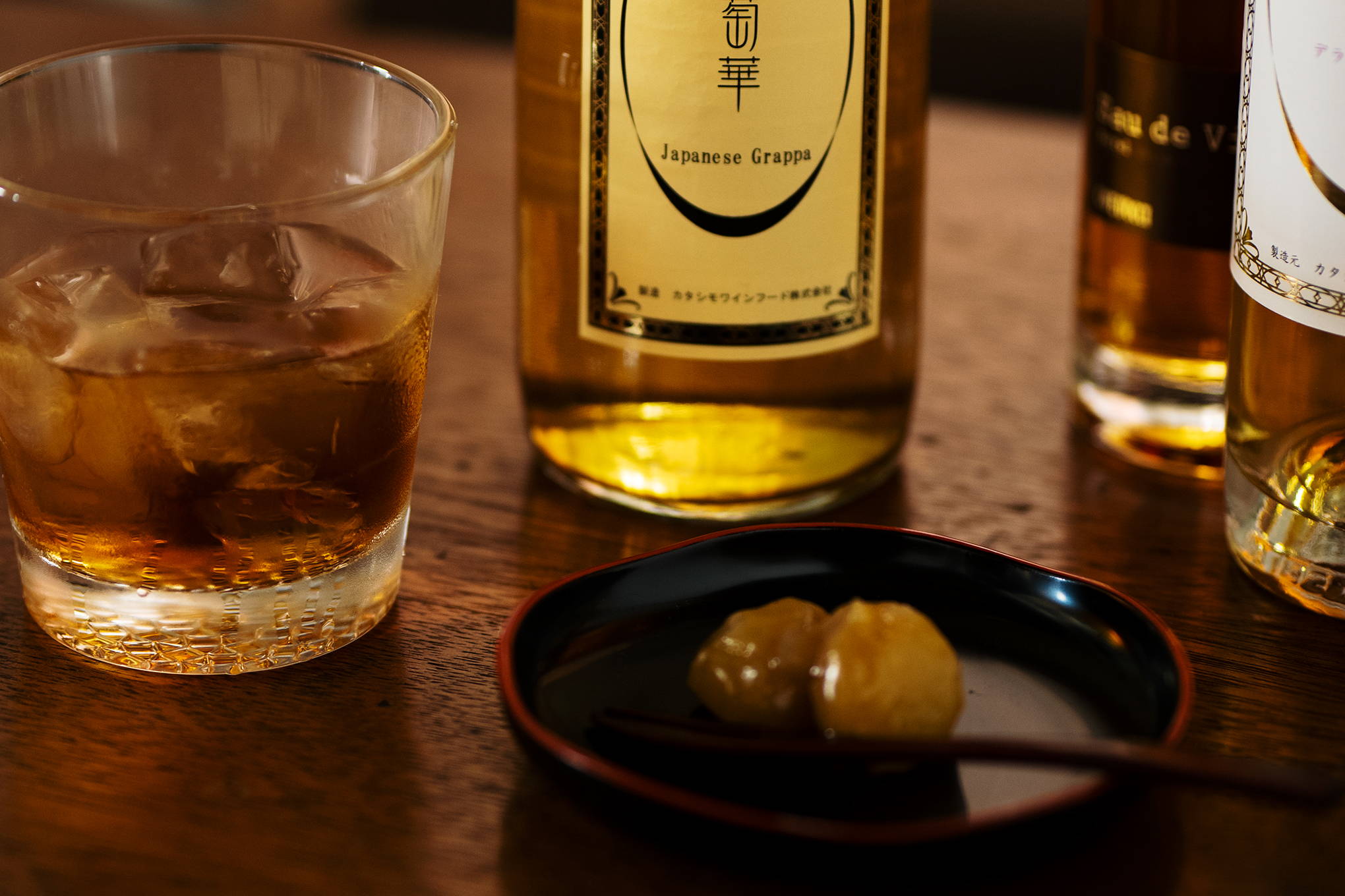 極上の香り、至高の味わいをゆっくり楽しむ贅沢。まだ見ぬ希少な日本ブランデーは、時間をかけて味わって。