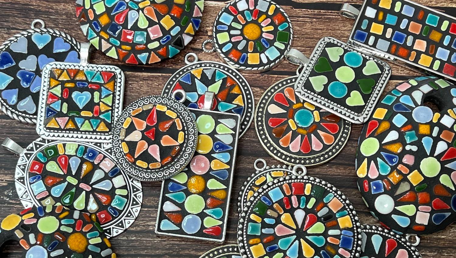 learn how to make mosaic jewellery