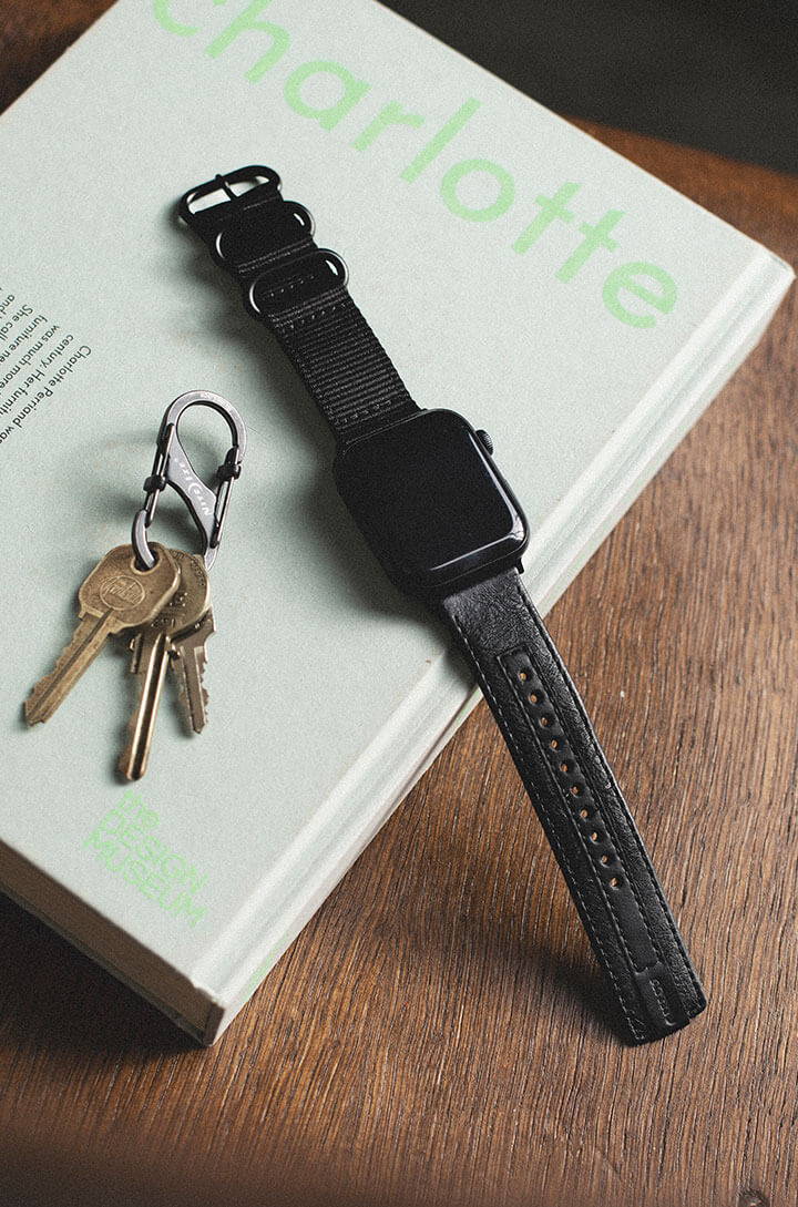 さりげない個性が目を引く、異素材Apple Watchバンド – 土屋鞄製造所 さりげない個性が目を引く、異素材Apple Watchバンド – 土屋鞄製造所