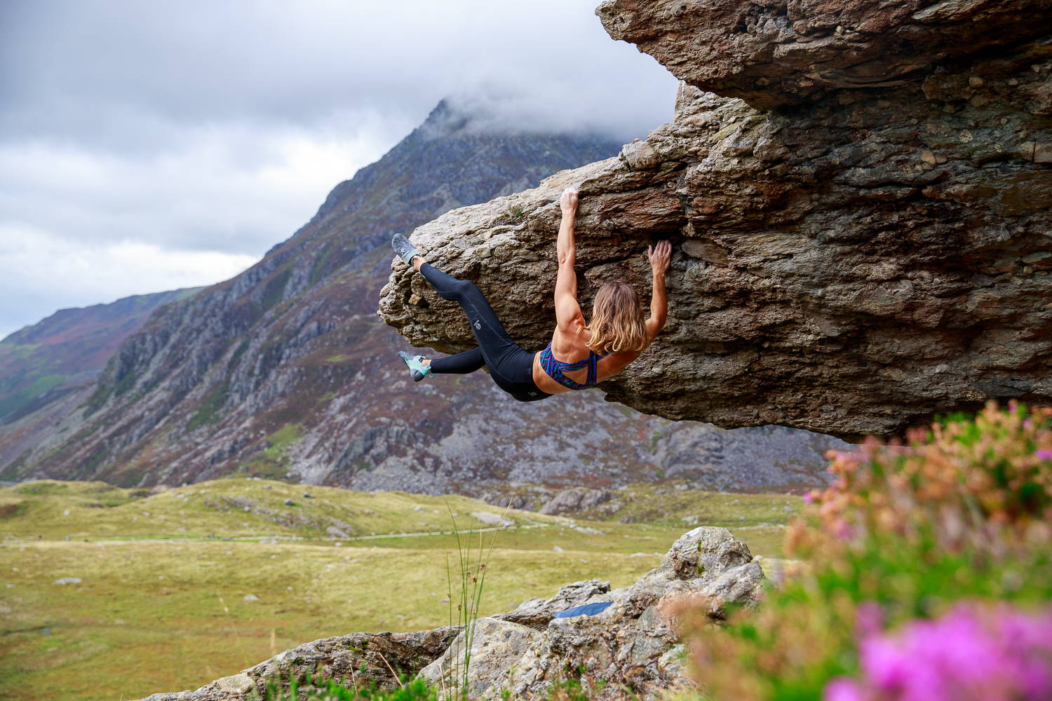 Be Fuller boulering in the last 3RD ROCK photoshoot in north wales. 