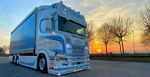 Front three-quarter white blue Scania R370 Family Tradition livery sunset chrome wheels blue trailer Damir's Shocker XL train horn kit featured customer install gallery photo 1