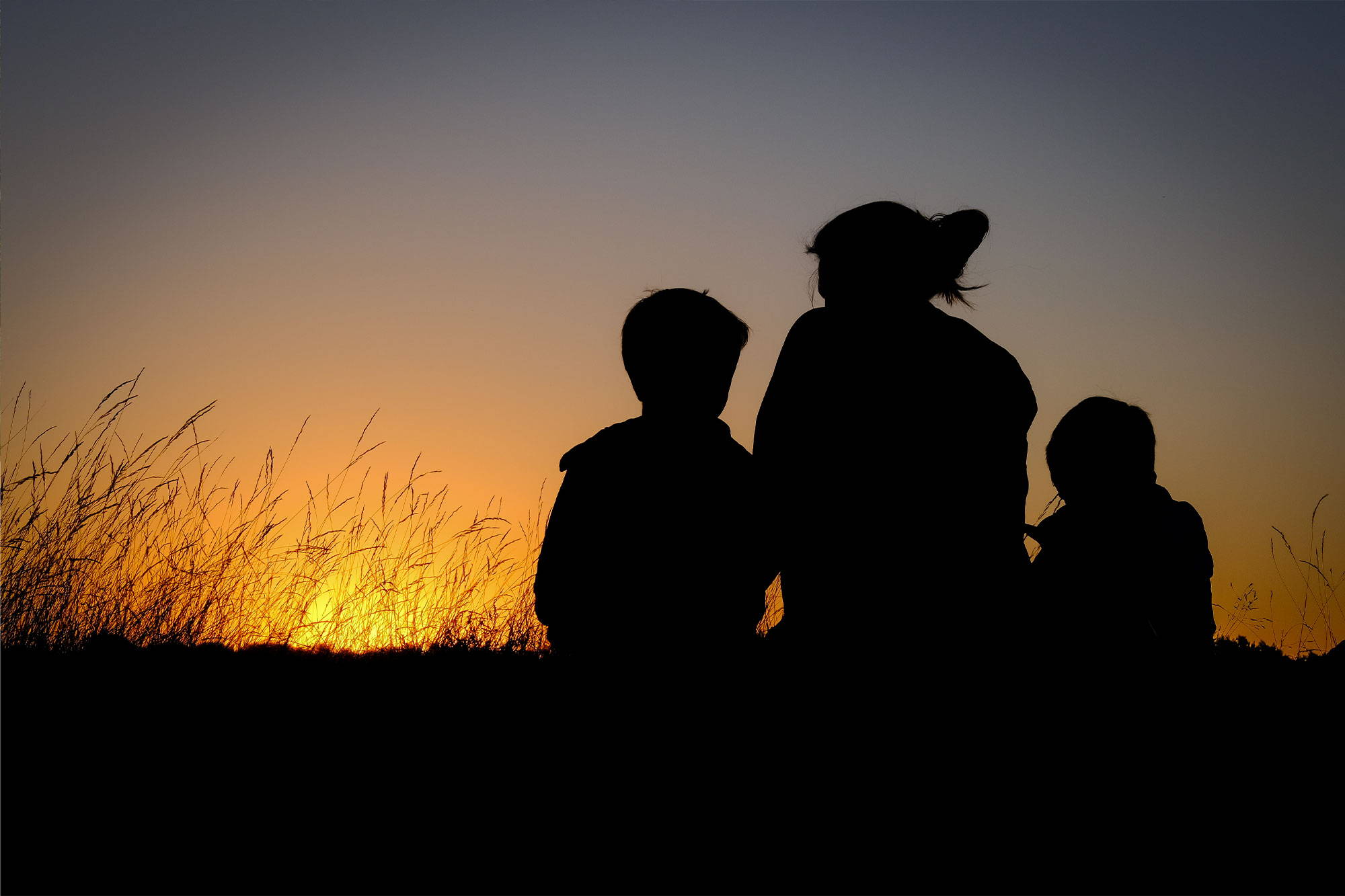 Katrien and her two kids at sunset