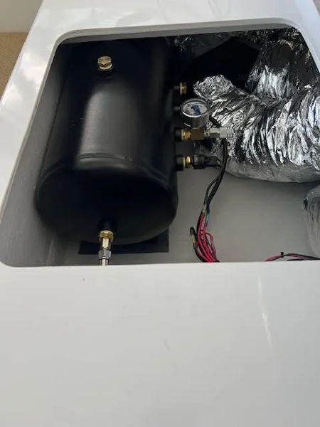 Black HornAir air tank with pressure gauge installed in mechanical compartment photo 5