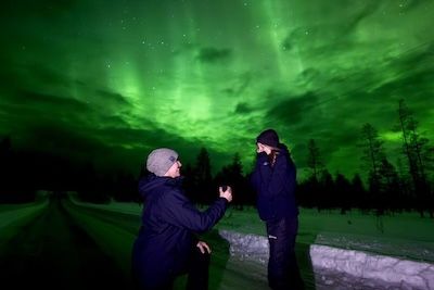 northern lights engagement proposal in finland