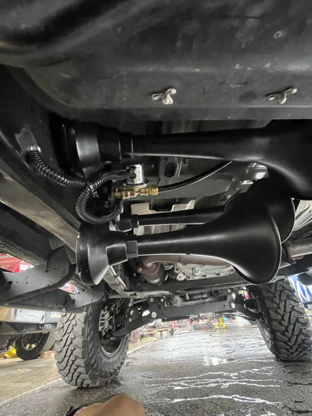 Undercarriage four matte black air horn trumpets solenoid valve frame mount Jonathan's 2020 Nissan Titan Outlaw 228H train horn kit gallery photo 4
