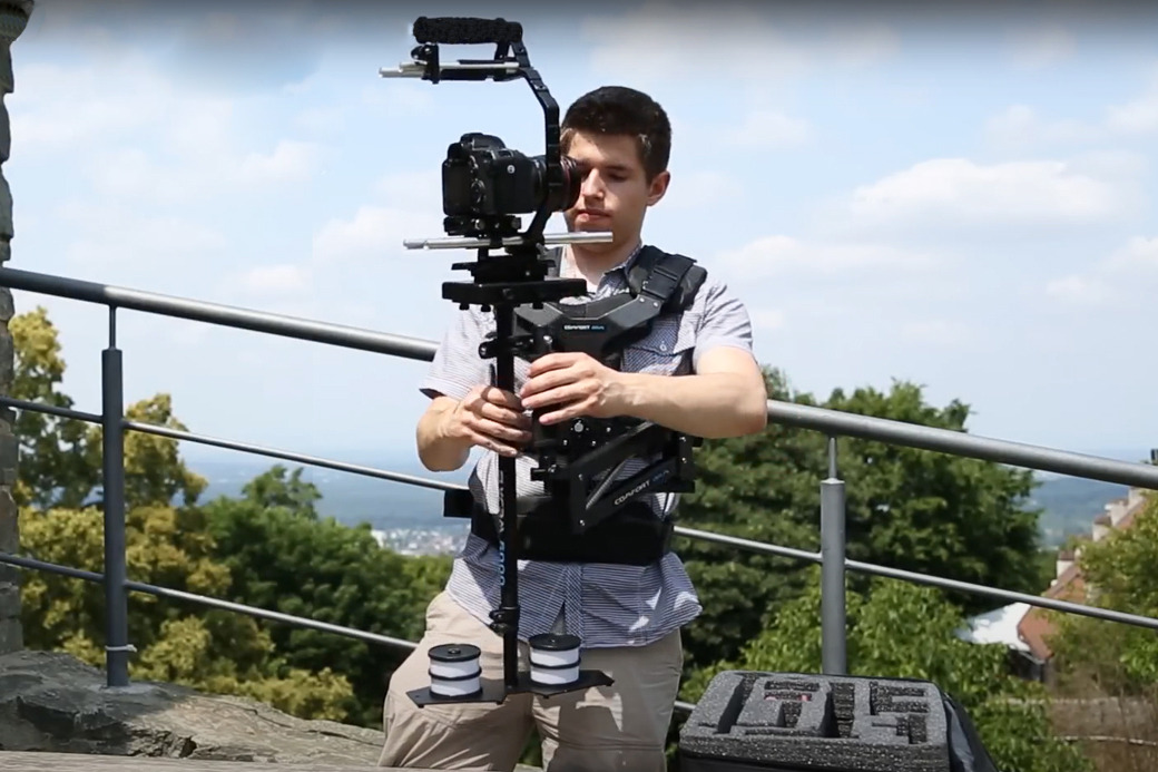 Operator walking with the Comfort Arm and Flycam 5000