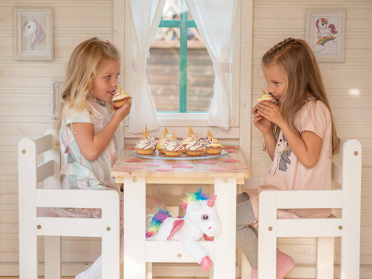 Tädrukud söövad korvikesi a2 disain  mängumajas Väike Printsess lastemööblil