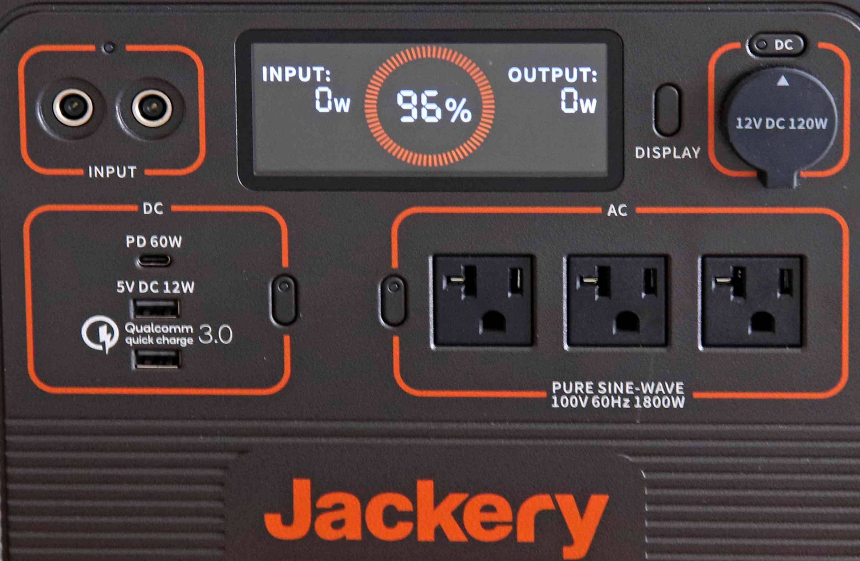 Jackeryポータブル電源1500の出力ポート