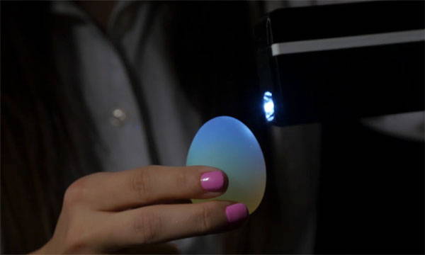 The blue sky effect clearly shown on the top half of the egg.