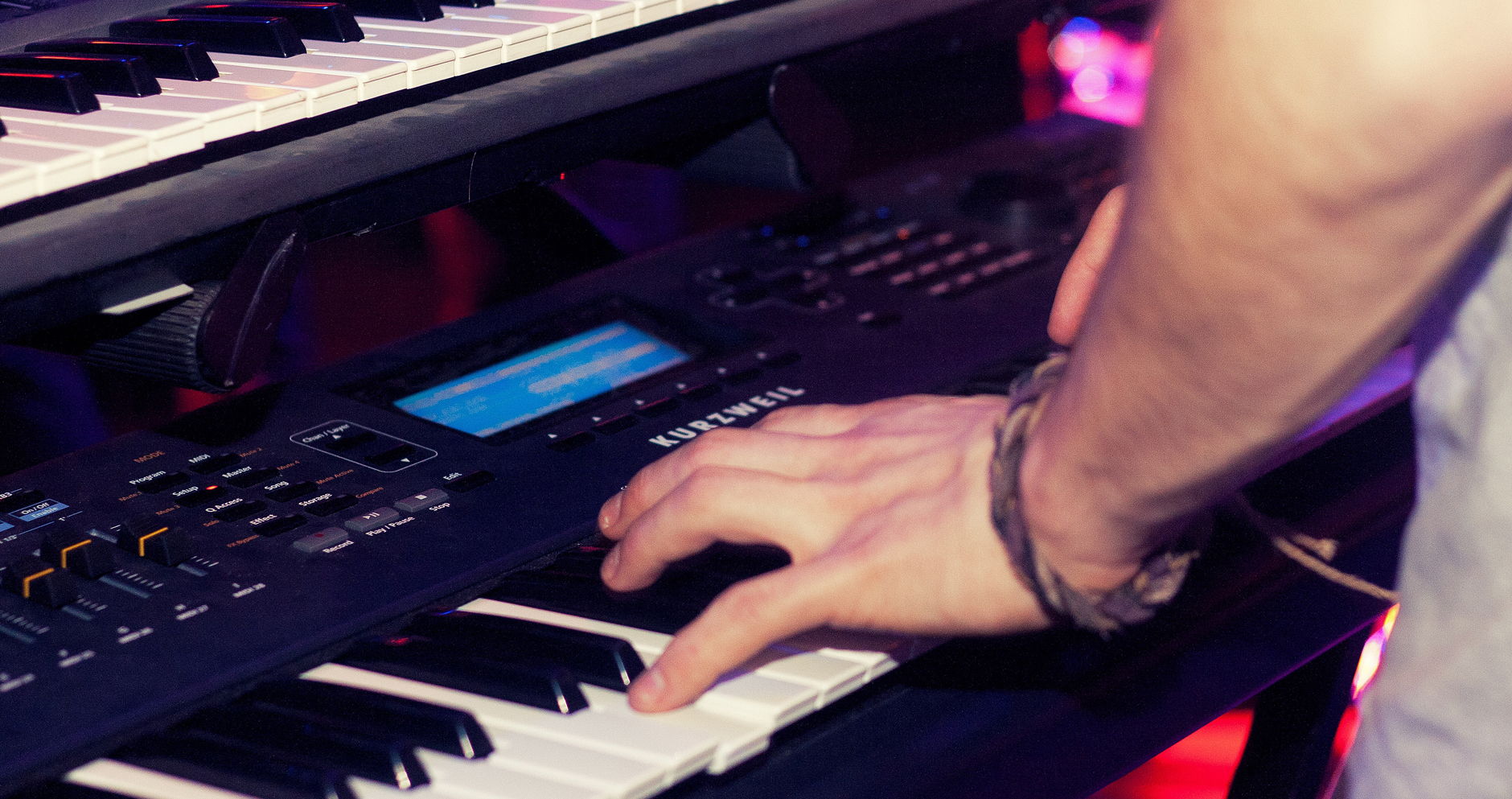 Private: Digital Pianos vs. Real Pianos – Which Are Better?