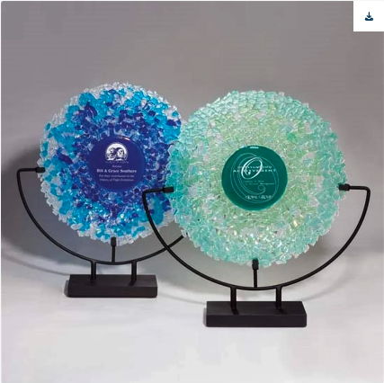 Two decorative glass plates on stands, one blue and one green.