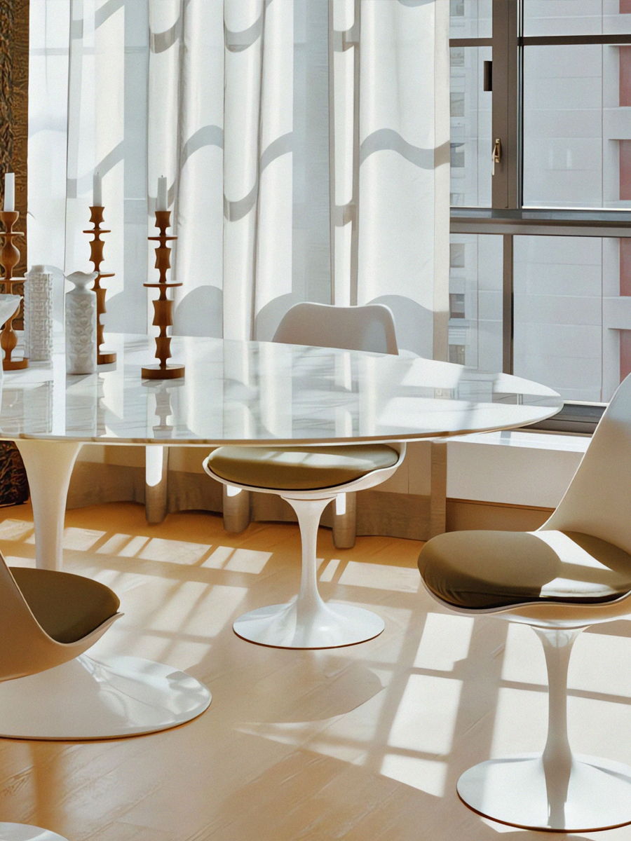 10 Iconic Dining Tables