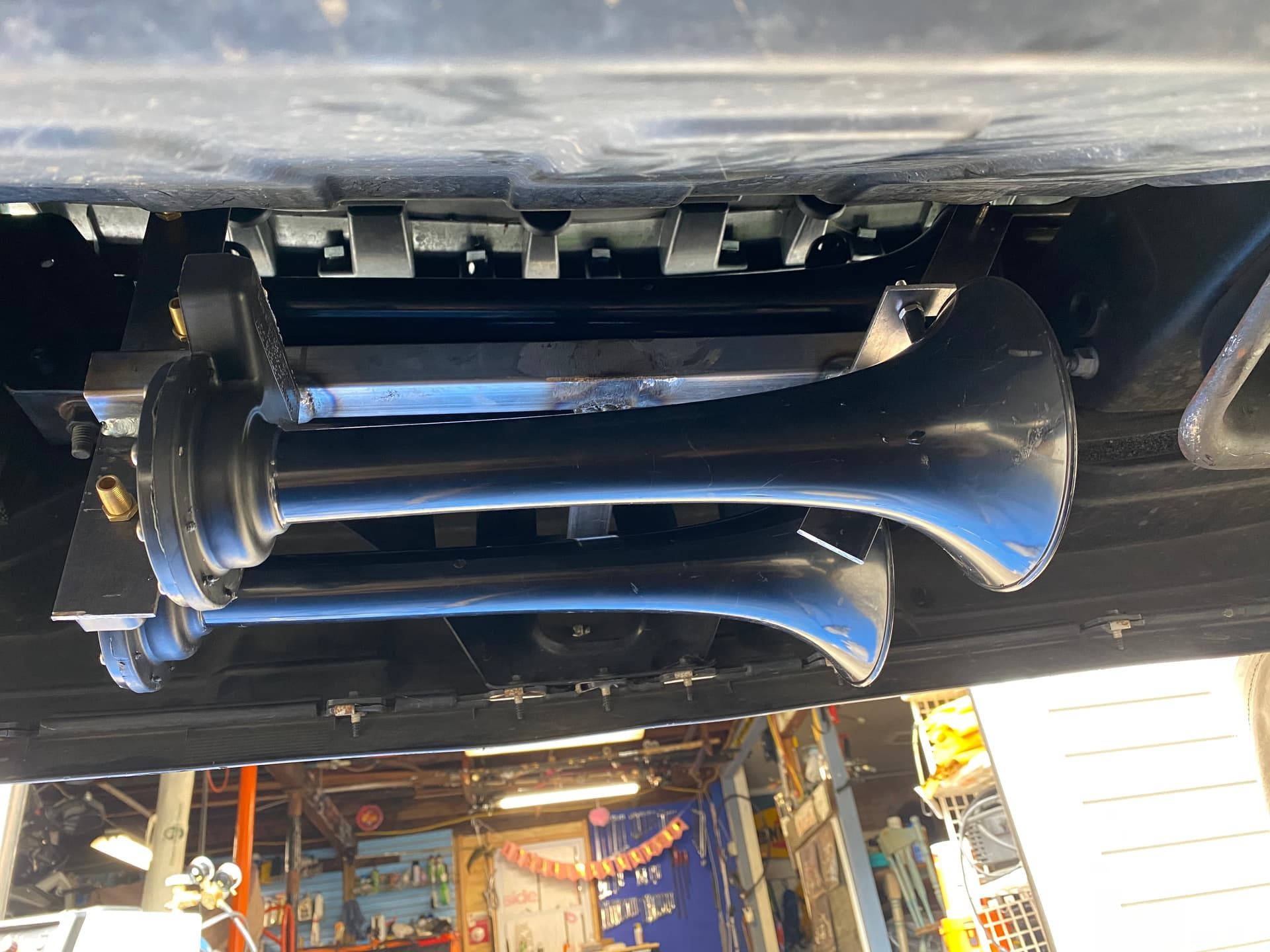 2018 Chevy Silverado 1500 with Conductor’s Special 232 Train Horn Kit installed