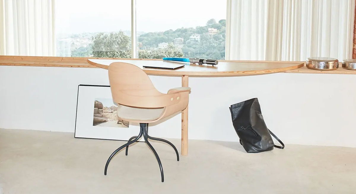 A modern Showtime series office chair by BD Barcelona and a black bag in a bright room.