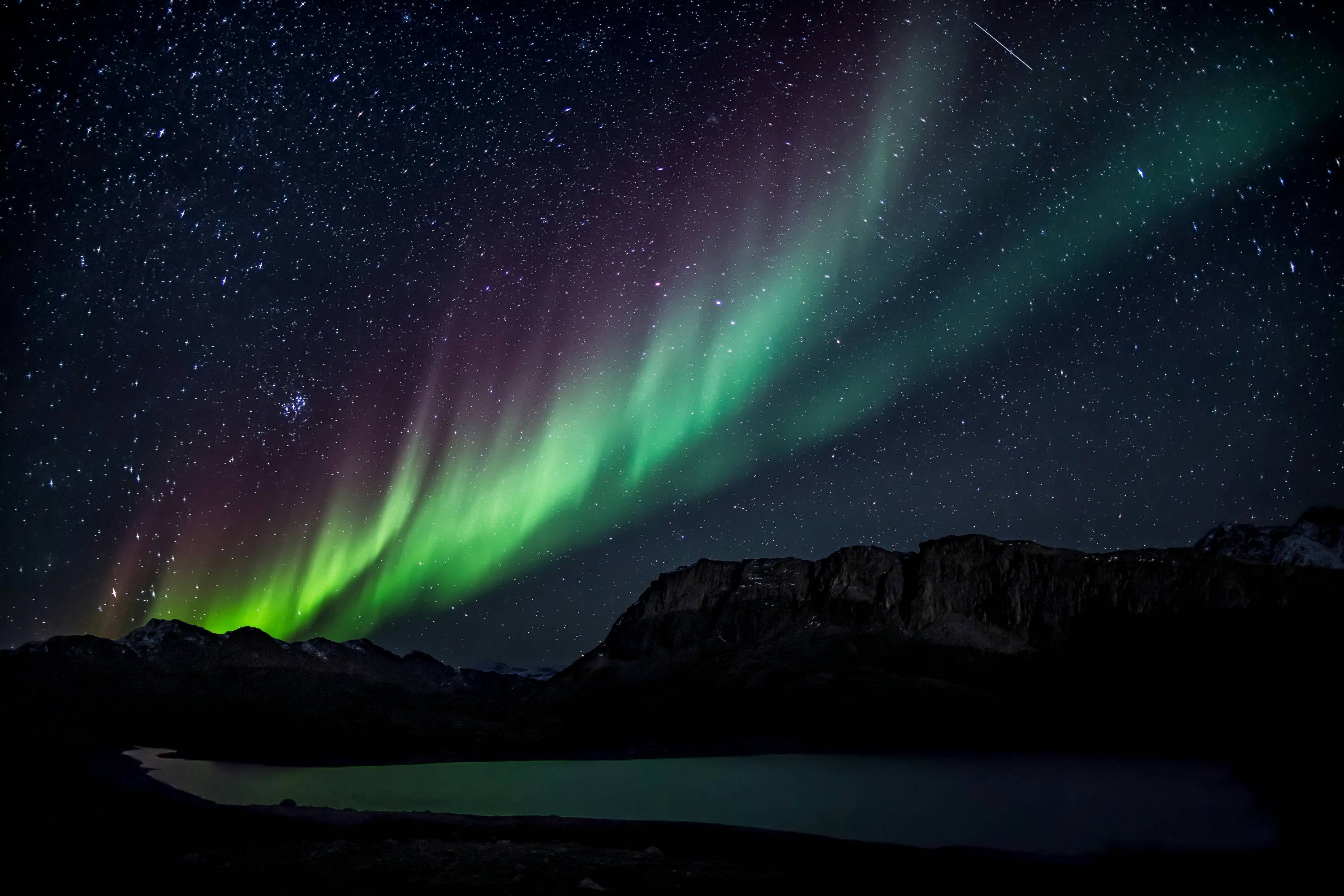 Photo of the Northern Lights as an example of astrophotography 