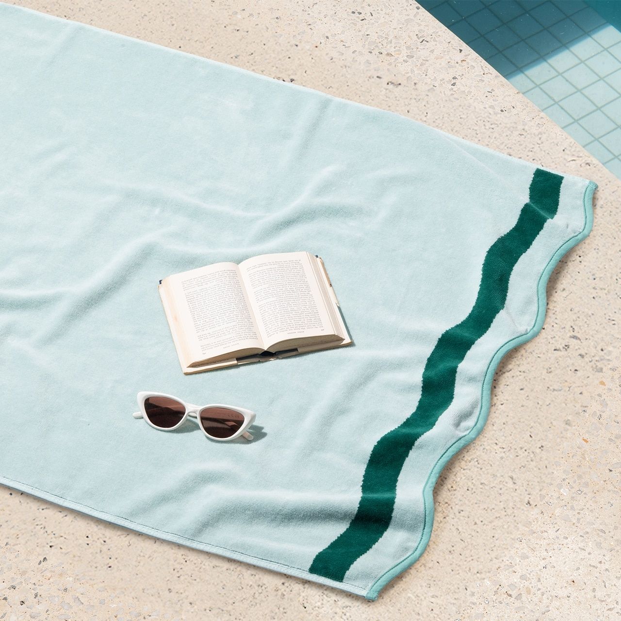 Amalfitana Scallop Velour Beach Towel
