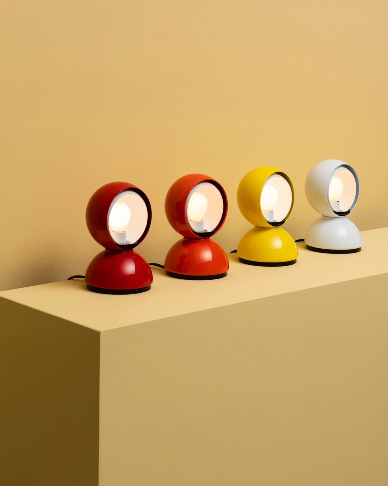Rotating Shade Table Lamp Eclisse