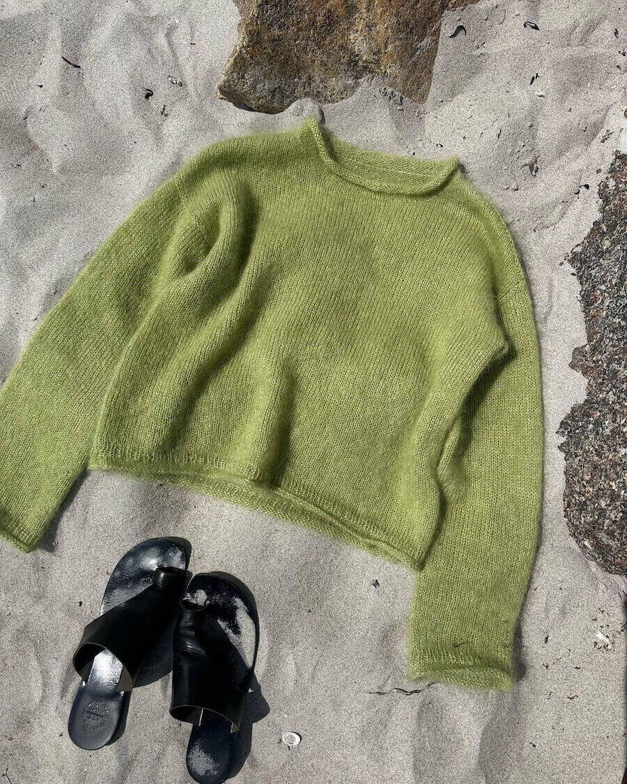 Grøn Cloud Blouse liggende i sandet