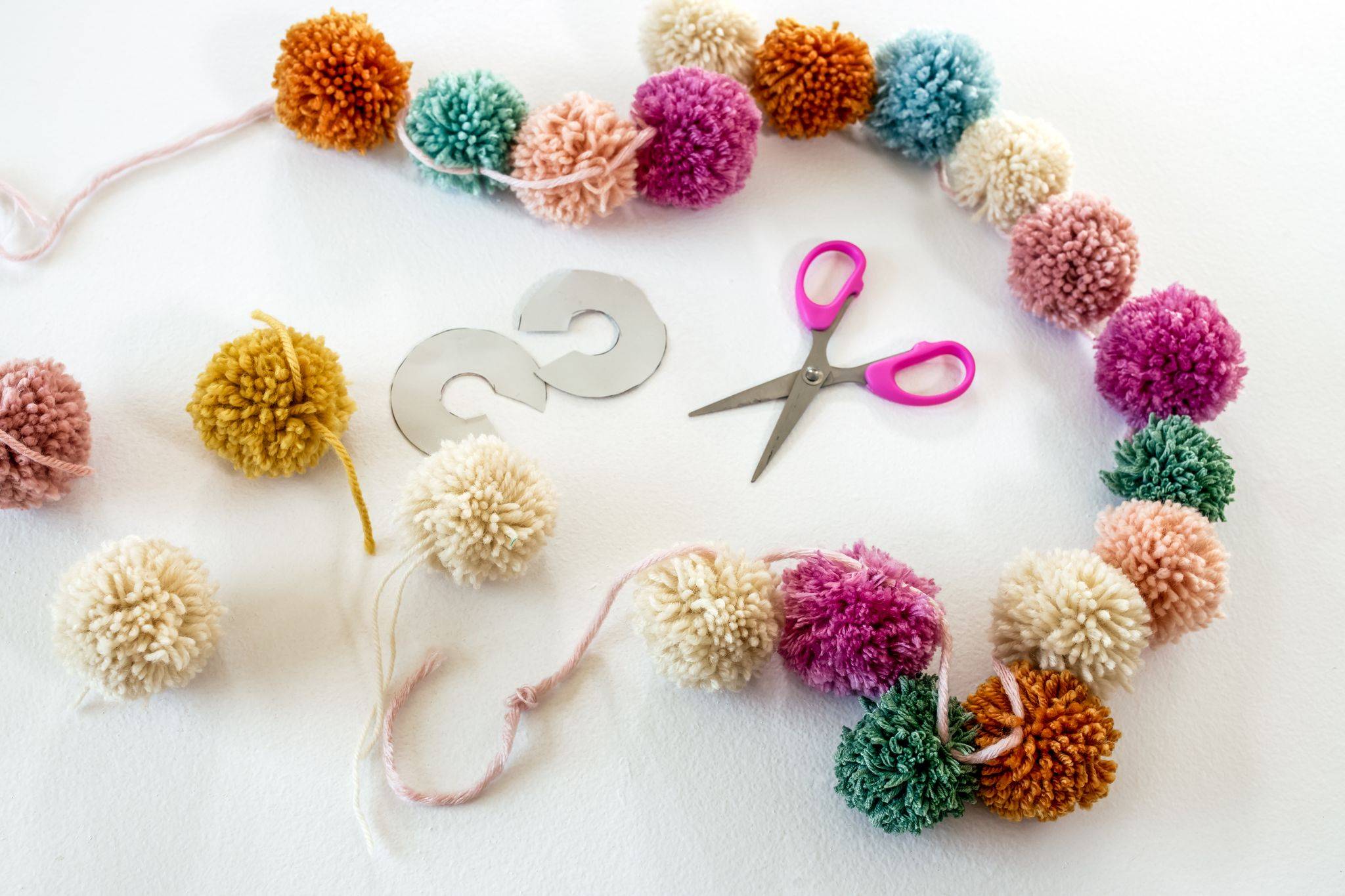 How to make pom-poms – Elizabeth Smith Knits