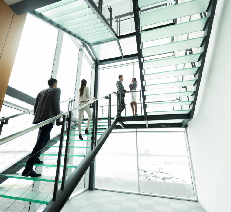 Eine begehbare Glastreppe aus ESG-Glas