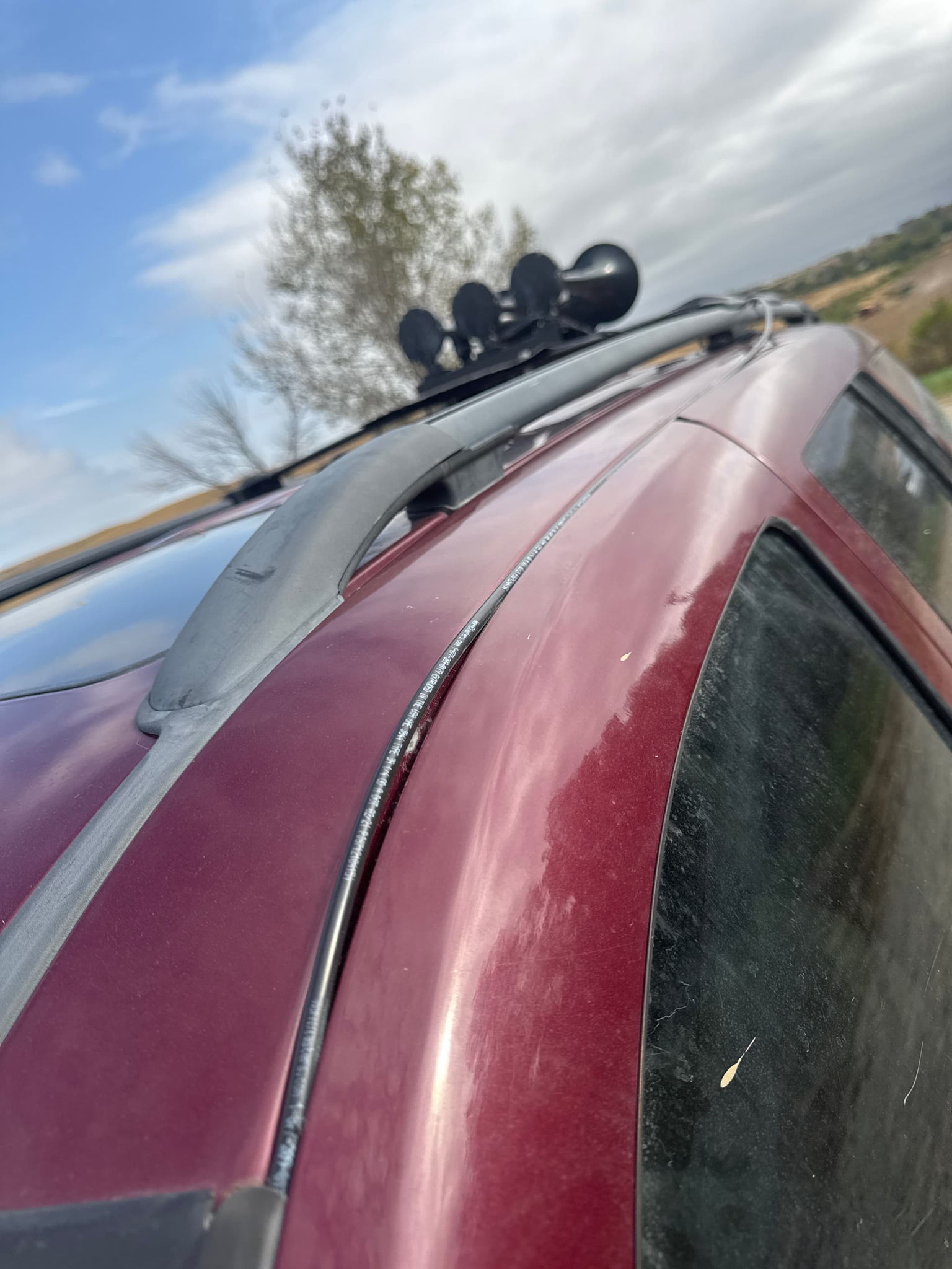 Traer's 2002 Jeep Grand Cherokee Train Horn Install | Flatlaw 3-Liter Horn Kit