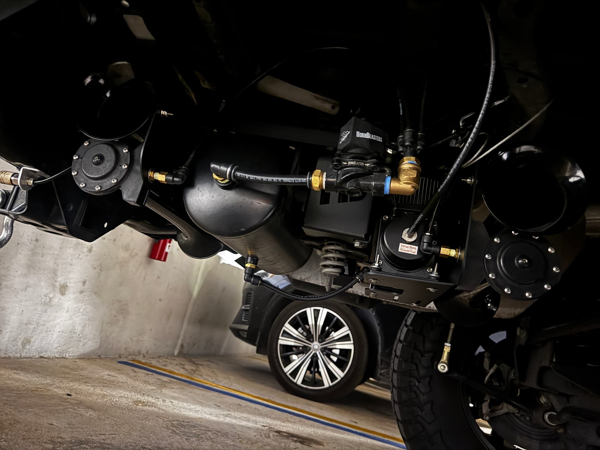 Stephen's 2022 Jeep Gladiator Train Horn Install