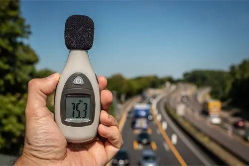 decibel meter measuring road noise