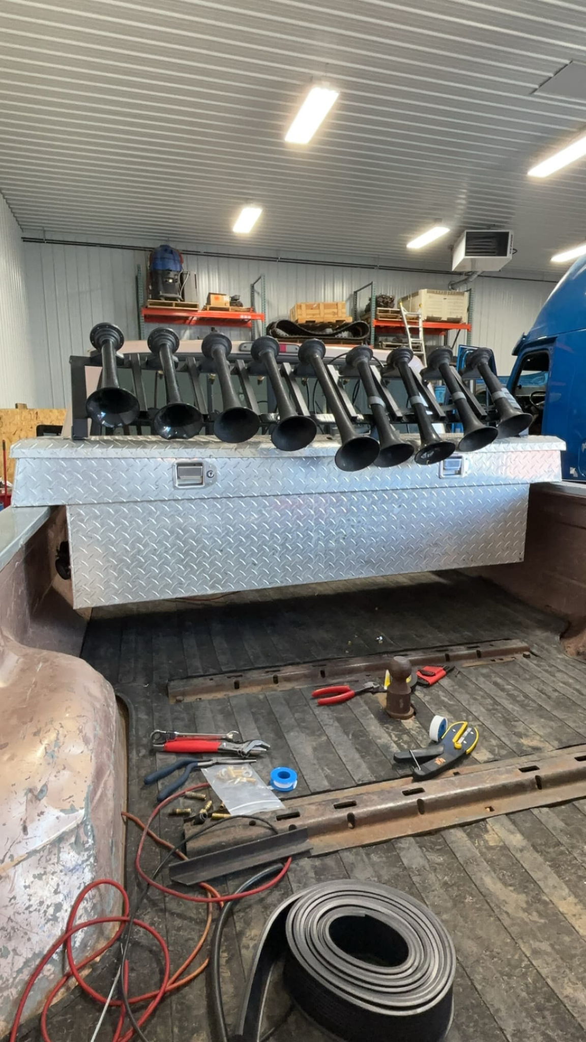 Kayden’s 1996 Ford F350 with Conductor’s Special 228H + 9 Shocker XL Horns