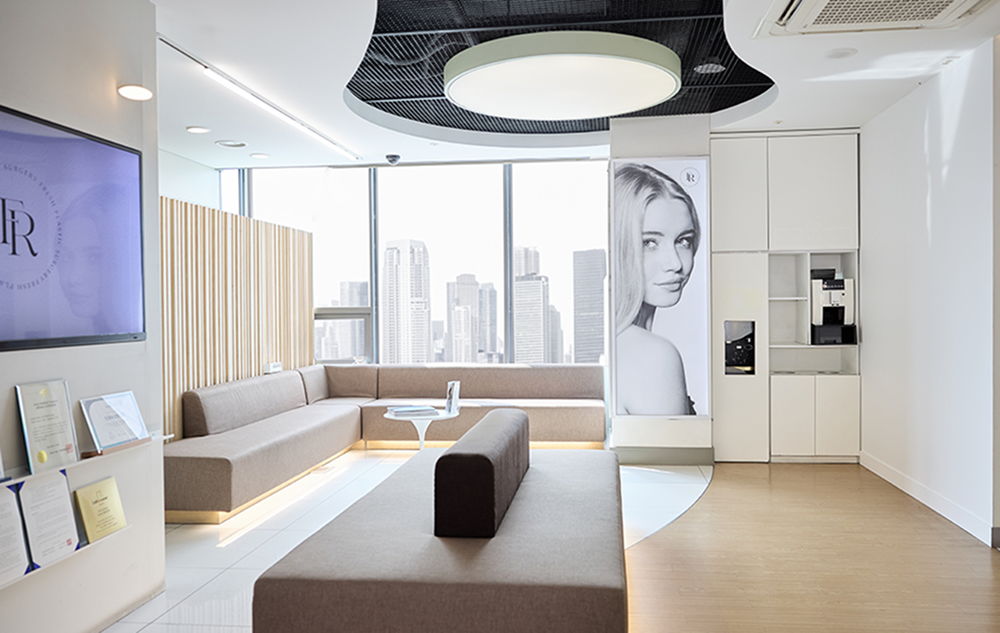 Fresh Dr. Hong Plastic Surgery waiting lounge in Korea for comfortable cosmetic surgery care
