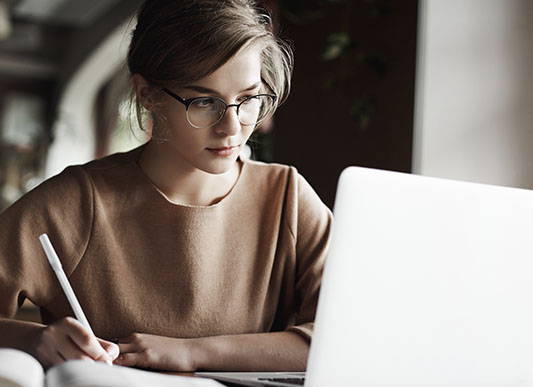 young-woman-preparing-for-an-online-test