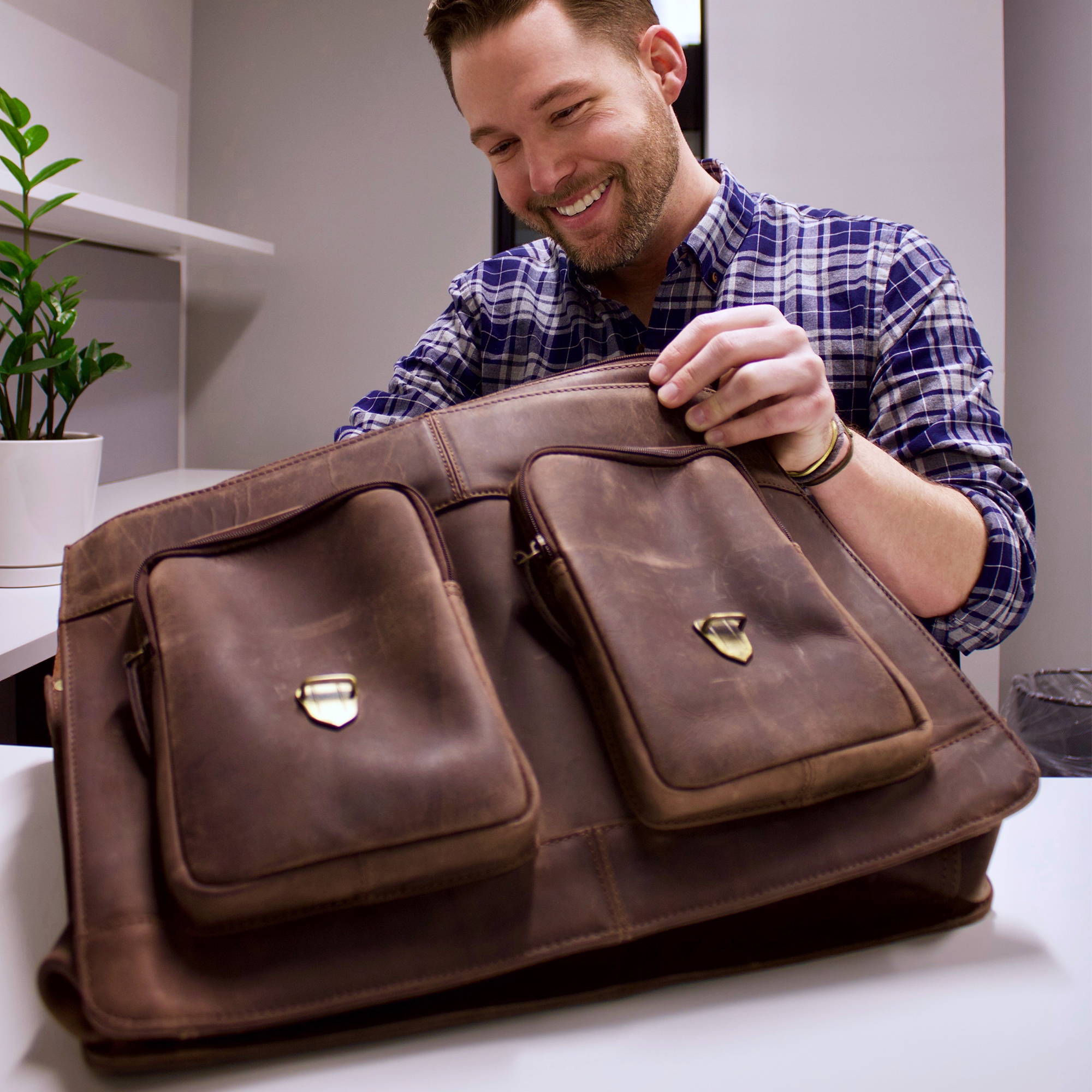 The bison buffalo leather messenger bag for men the real leather company