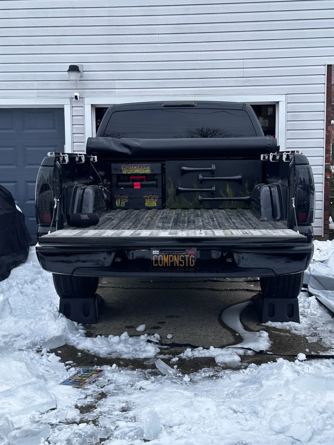 Air system or compressor detail for Conductor's Special 228H on 1999 GMC Sierra HornBlasters gallery photo 4