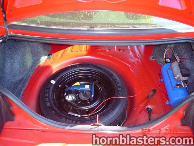 Compressor and air system detail for Shocker XL on 2003 Ford Mustang HornBlasters gallery photo 7