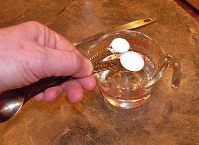 citric acid being diluted in water for cheese making