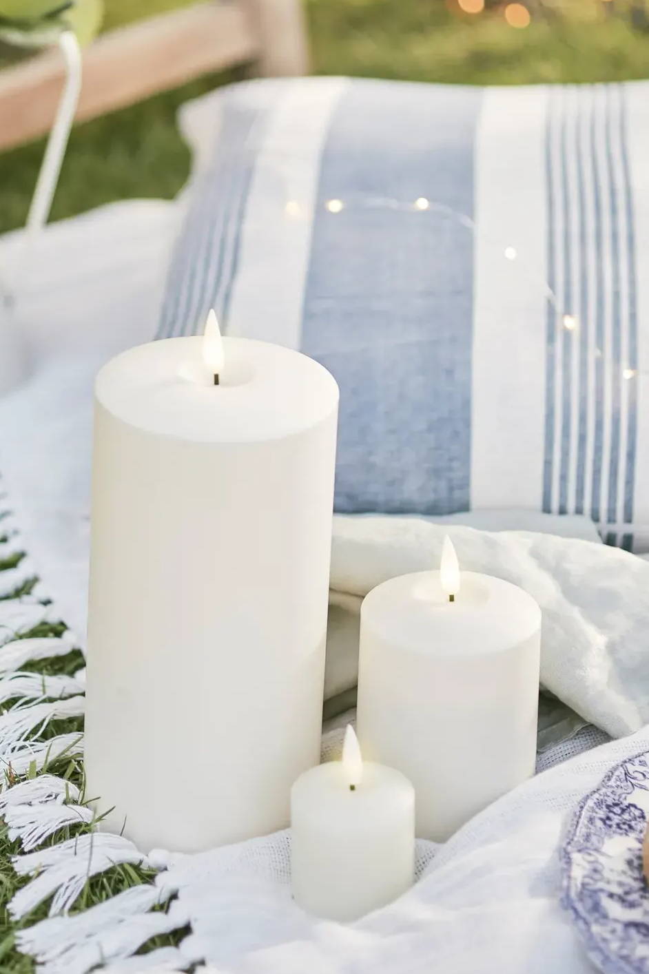 Picnic blanket with LED candles and micro lights