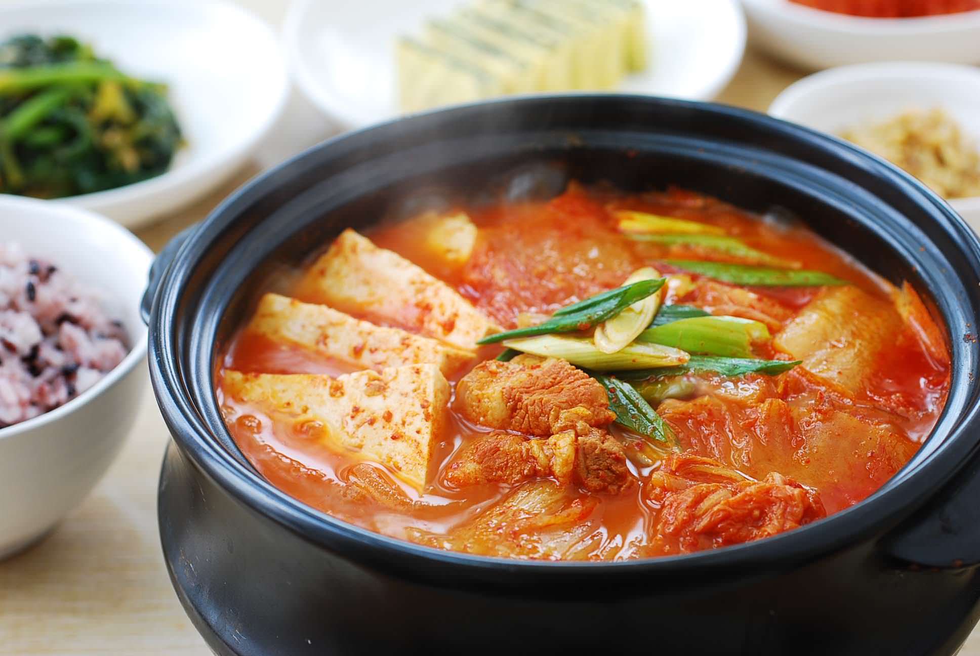 Kimchi jjigae (stew)