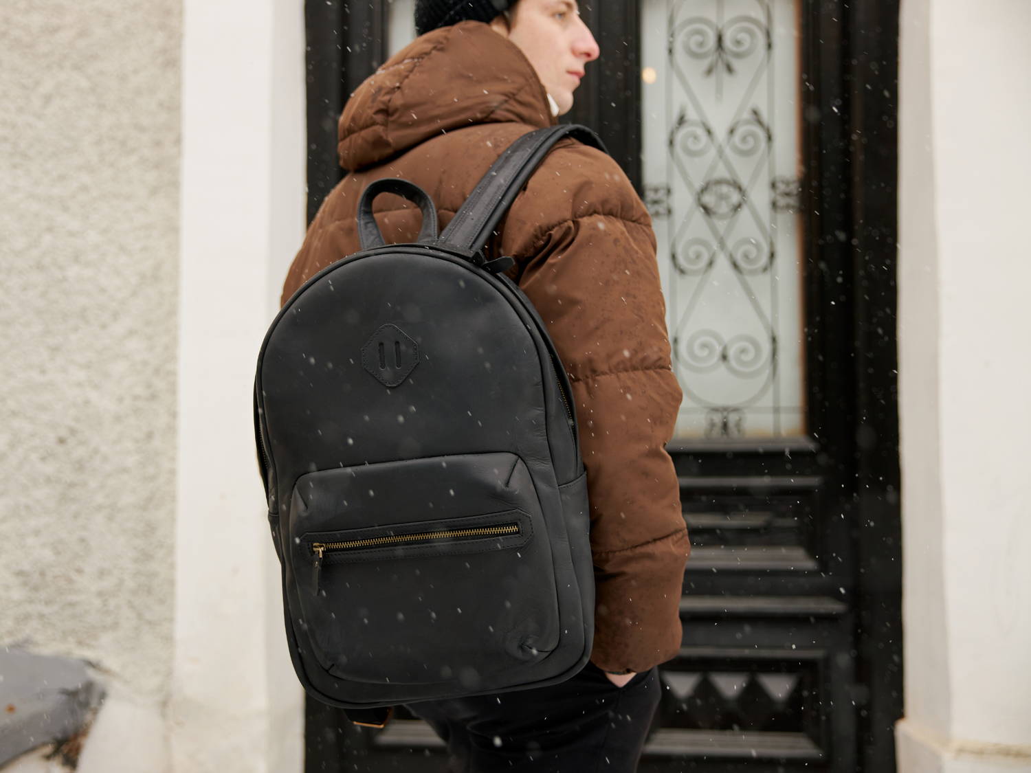 CRAZY HORSE LEATHER BACKPACK CITY - BLACK
