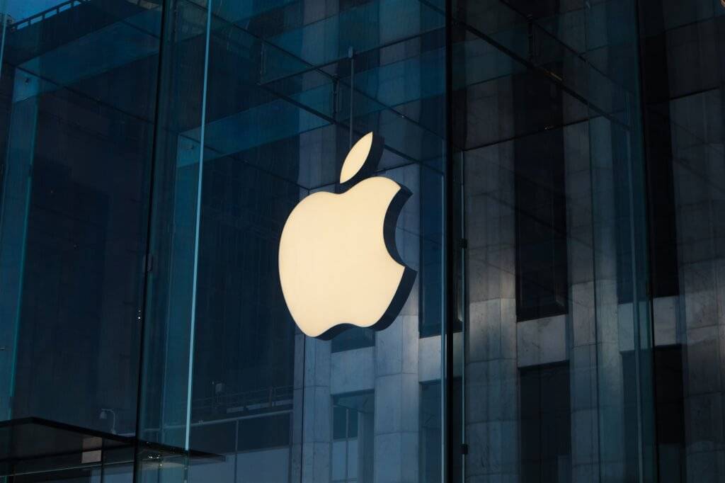 Apple-Logo an einem Apple-Store in New York